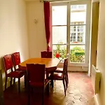 Bel Appartement Ancien Sur Cour Verdoyante