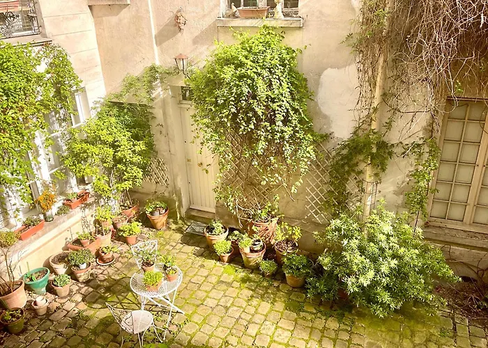 Bel Appartement Ancien Sur Cour Verdoyante
